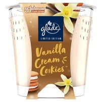 GLADE Vanilla cream cookies Ароматизирана свещ, 112 гр.